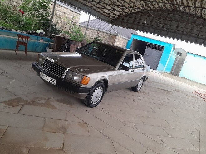 Mercedes 190-1