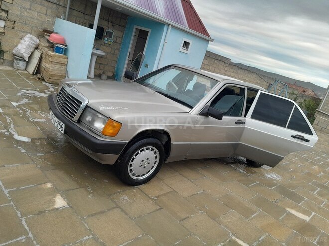 Mercedes 190-5