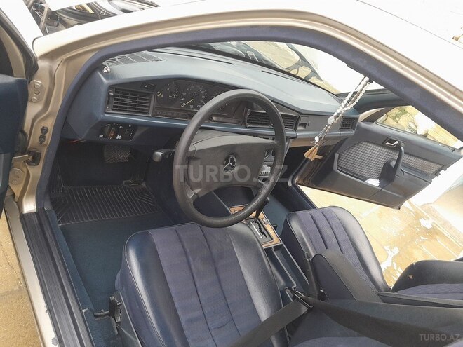 Mercedes 190-13