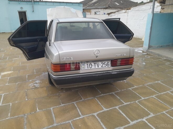 Mercedes 190-10