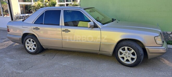 Mercedes E 220-9