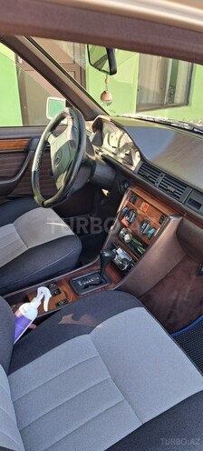 Mercedes E 220-10