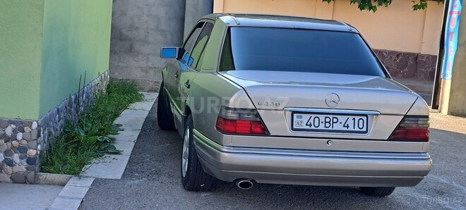 Mercedes E 220-3