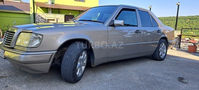 Mercedes E 220-2