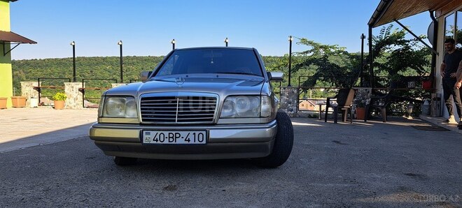 Mercedes E 220-1