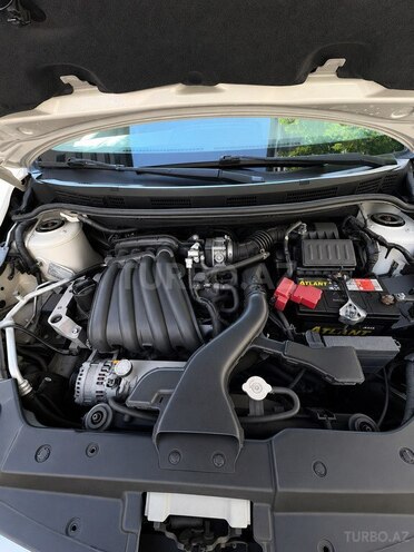 Nissan Tiida-5