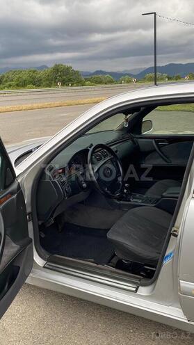 Mercedes E 250-13