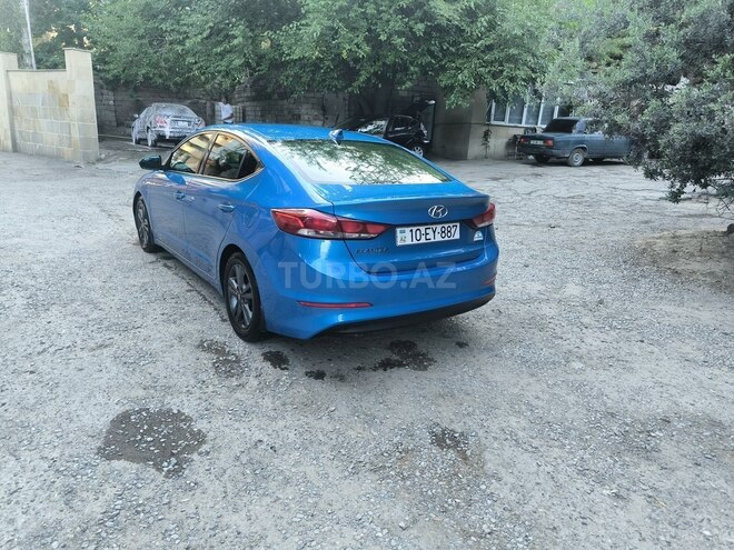 Hyundai Elantra-5