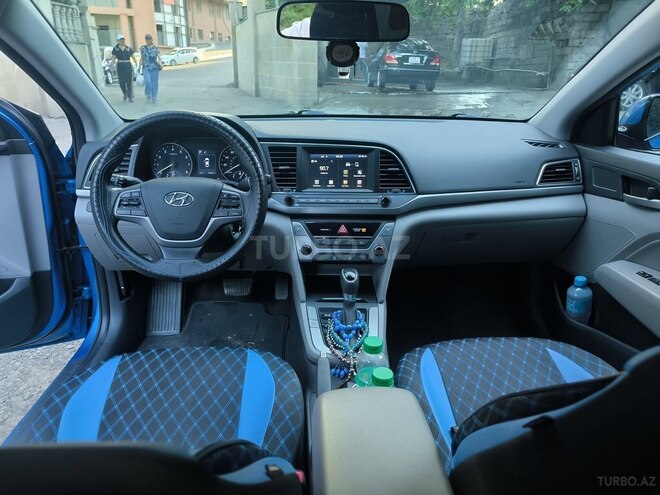 Hyundai Elantra-8