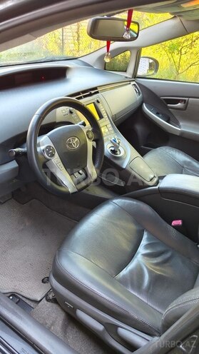 Toyota Prius-4