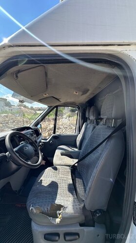 Ford Transit-5