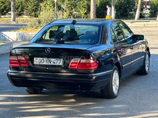 Mercedes E 230-11