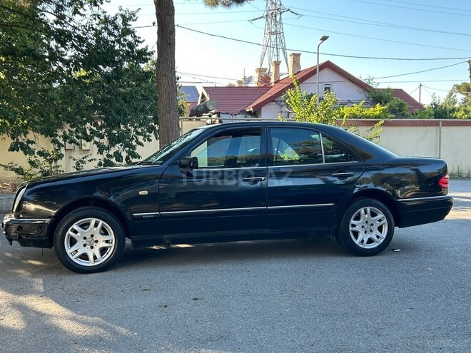 Mercedes E 230-9