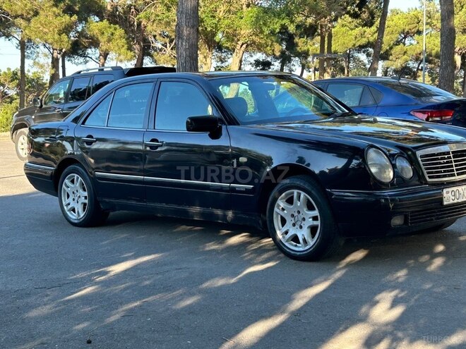 Mercedes E 230-8