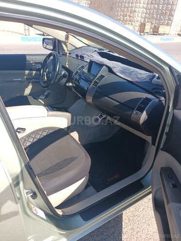 Toyota Prius-4