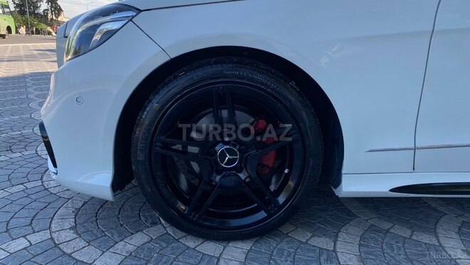 Mercedes E 250-11