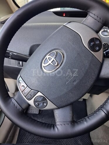 Toyota Prius-8