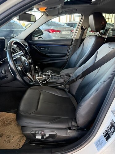 BMW 320d-14