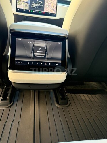 Tesla Model S-11