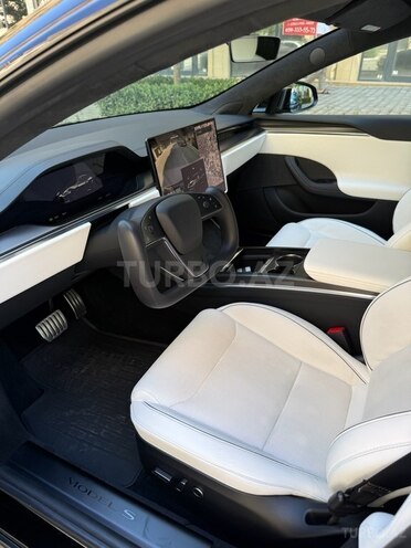 Tesla Model S-8