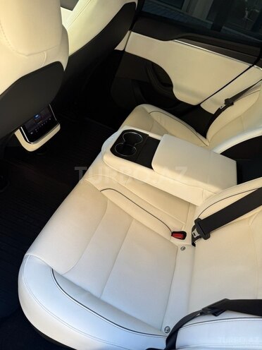 Tesla Model S-10