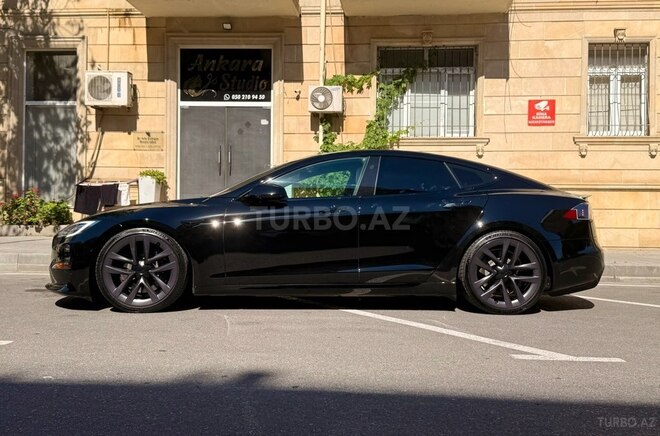 Tesla Model S-4