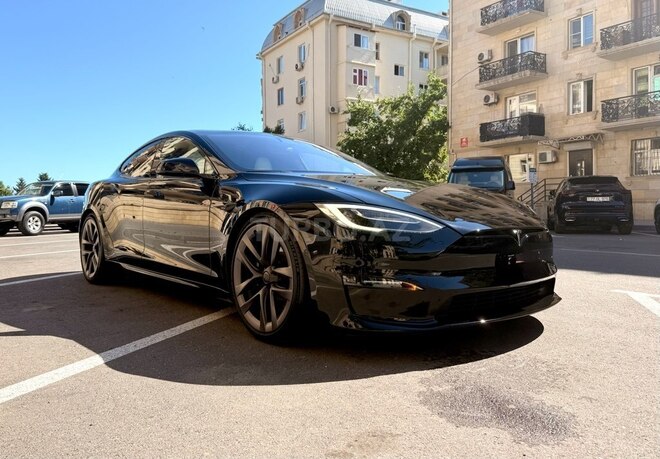Tesla Model S-2