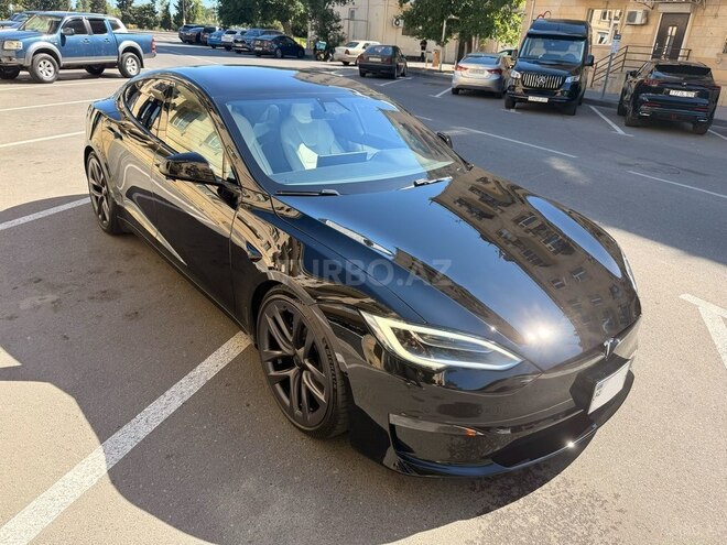 Tesla Model S-3