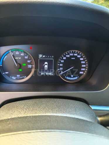 Hyundai Sonata-6