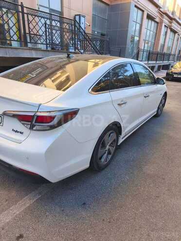 Hyundai Sonata-4