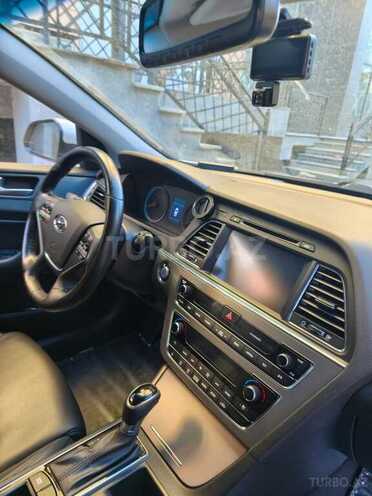 Hyundai Sonata-10