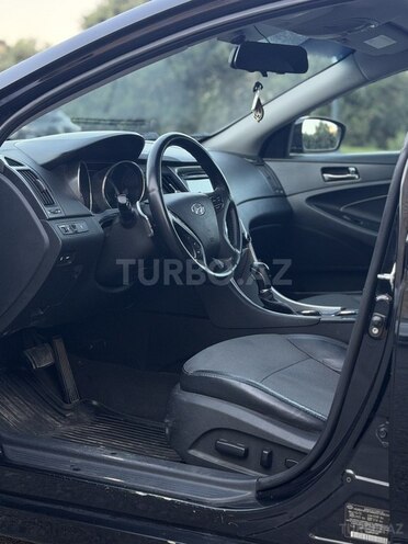 Hyundai Sonata-12