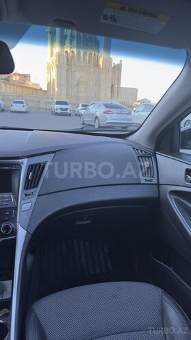 Hyundai Sonata-15