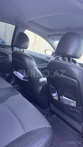 Hyundai Sonata-16