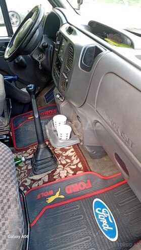 Ford Transit-6