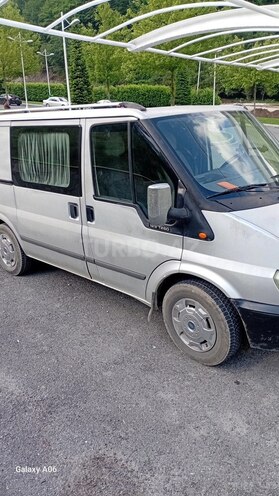 Ford Transit-4