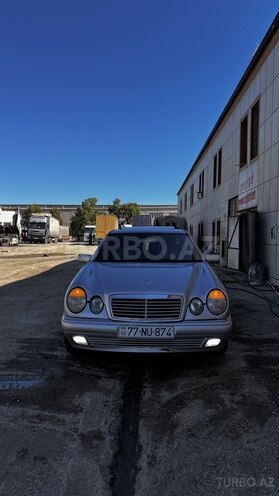 Mercedes E 240-1