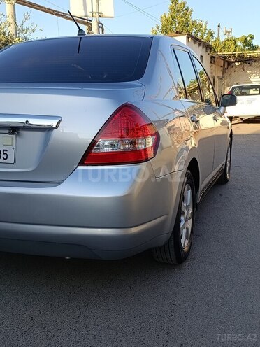 Nissan Tiida-5