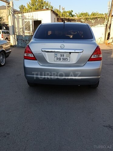 Nissan Tiida-4
