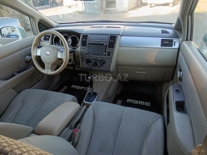 Nissan Tiida-10