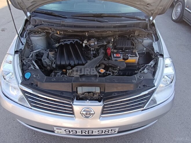 Nissan Tiida-12