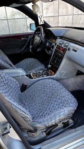 Mercedes E 240-3