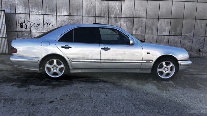 Mercedes E 240-7