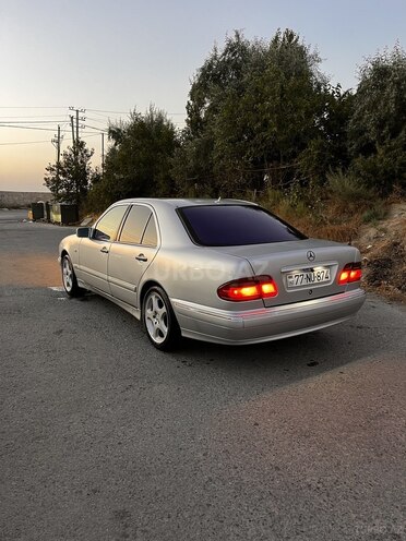 Mercedes E 240-10