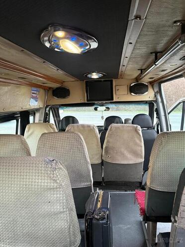 Ford Transit-7