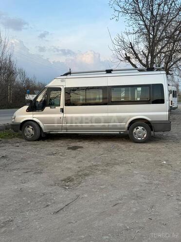 Ford Transit-10