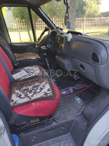Ford Transit-4