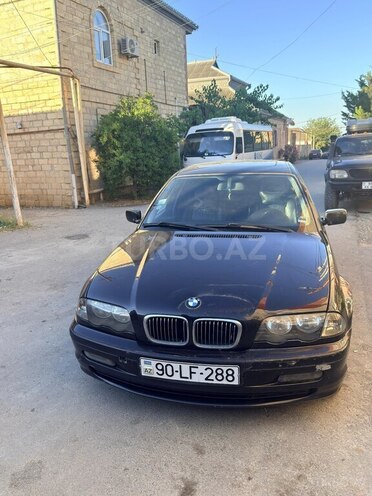 BMW 320-1