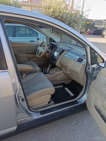 Nissan Tiida-8