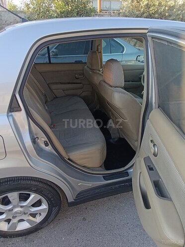 Nissan Tiida-9